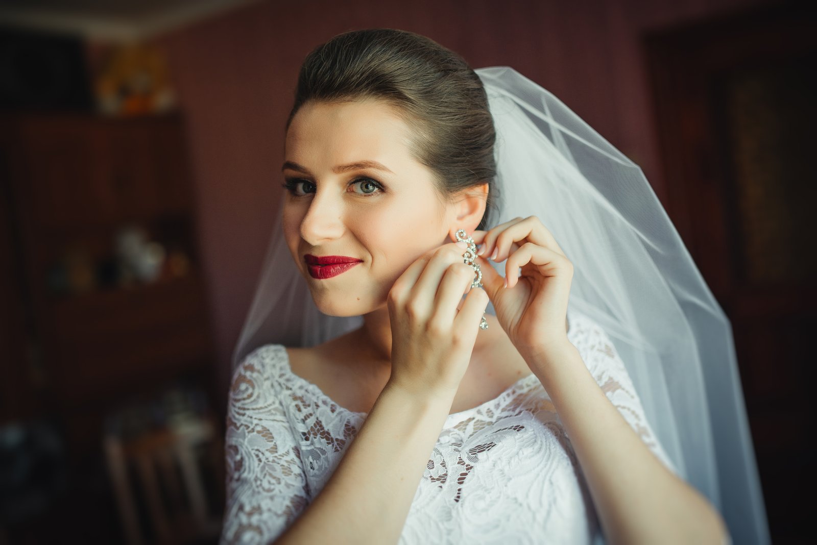 a bride wearing a diamond jewellery