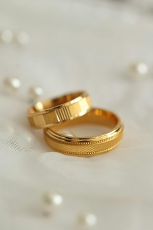 women plain wedding band