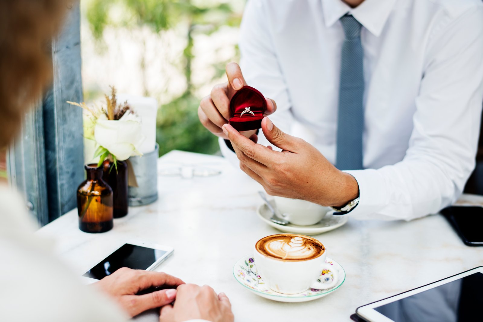 Help! I’m Proposing, What Do I Do?  An Idiot’s Guide to Buying Your First Ring
