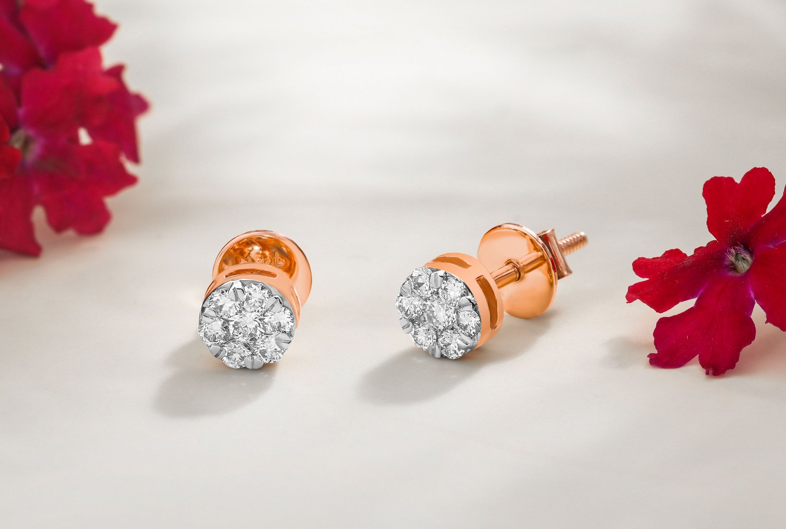 studs earrings in yellow gold