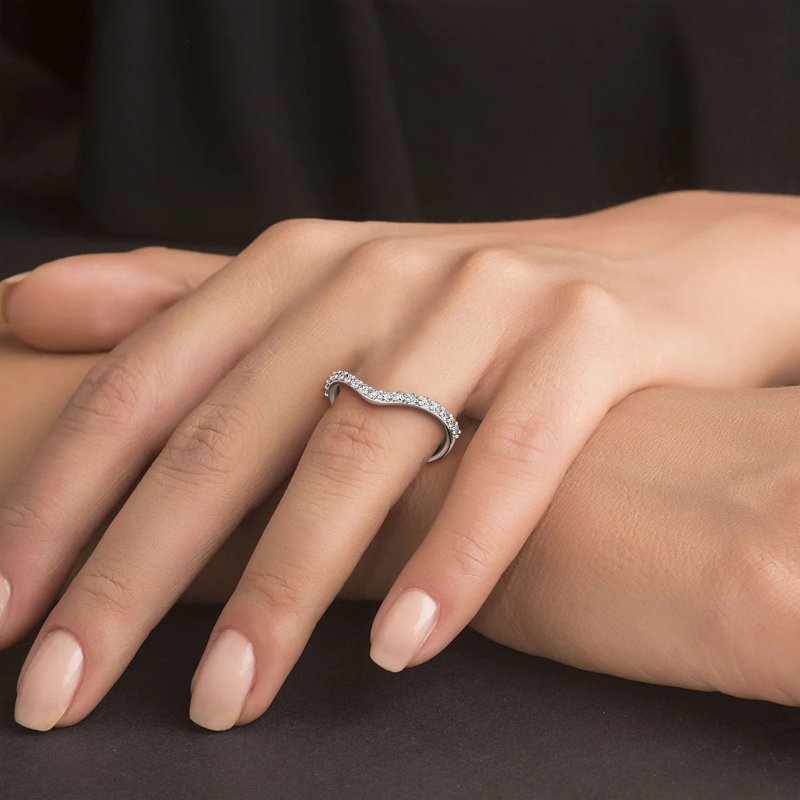 18K White Gold Iris Wedding Band